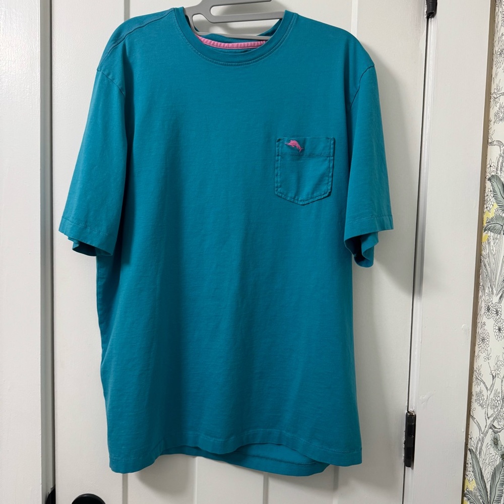 Tommy Bahama Men's Ming Jade T-Shirt with Pink Logo on Pocket Size Large‎